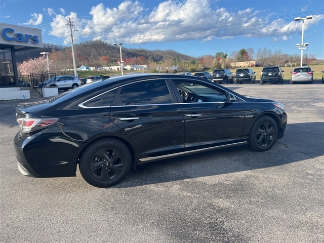 2017 Hyundai SONATA Hybrid SE