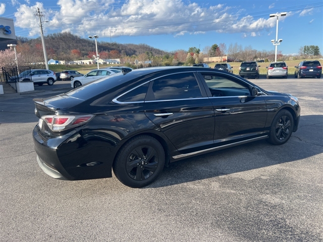 2017 Hyundai SONATA Hybrid SE