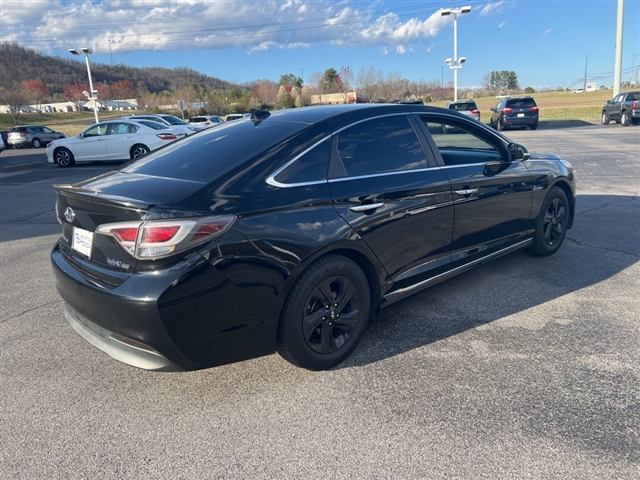 2017 Hyundai SONATA Hybrid SE