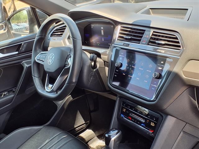 2022 Volkswagen Tiguan SE R-Line Black