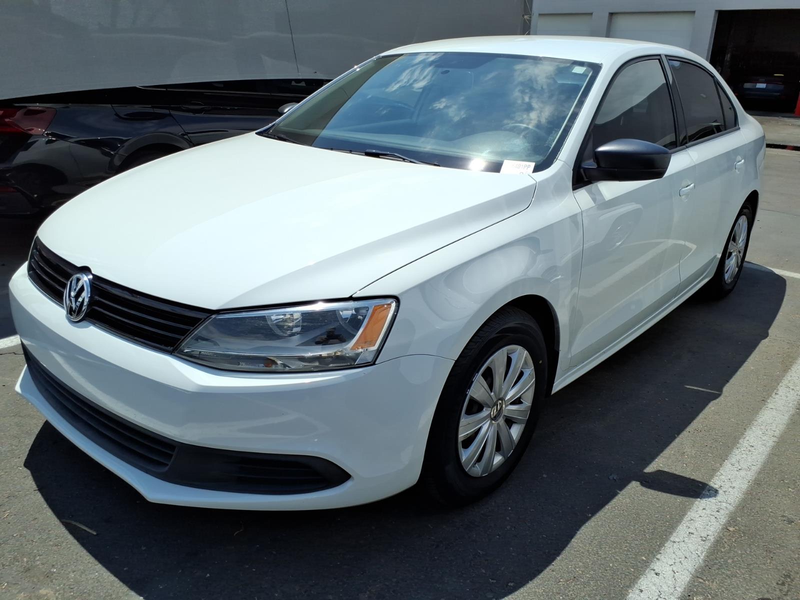 White 2014 Volkswagen Jetta Sedan Front-Wheel Drive 6-Speed Automatic