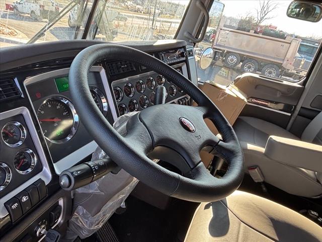 2025 Kenworth W900 Dump