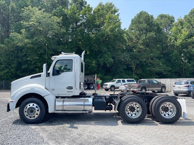 2025 Kenworth T880 Day Cab