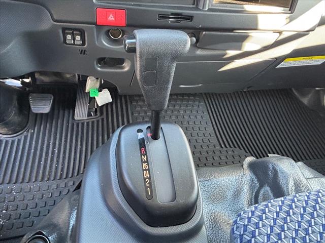 2024 Isuzu NPRHD Dovetail