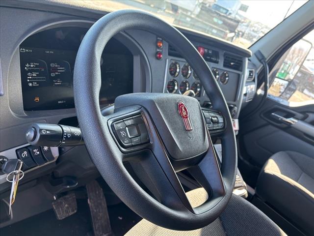 2025 Kenworth T880 Dump