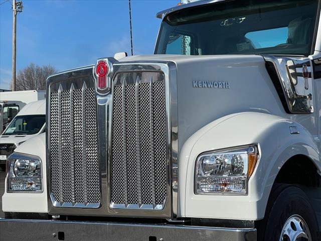 2024 Kenworth W990 Day Cab