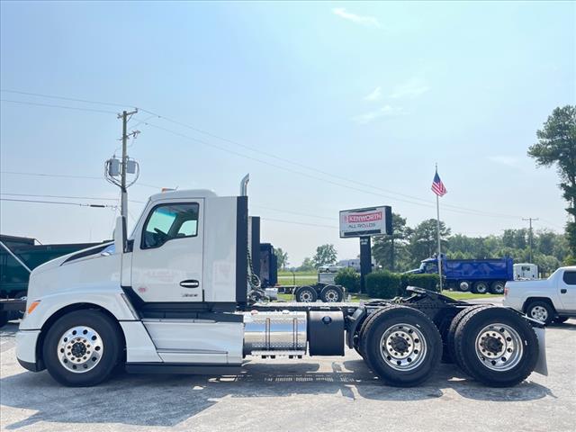 2025 Kenworth T680 Day Cab