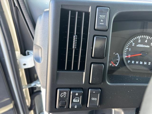 2024 Isuzu NPRHD Dovetail
