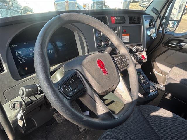2025 Kenworth T880 Rolloff