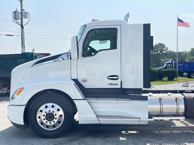 2025 Kenworth T680 Day Cab