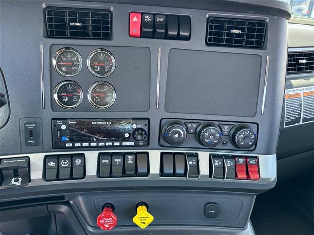 2025 Kenworth T880 Day Cab