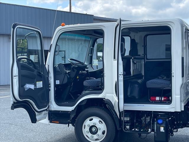 2025 Isuzu NPR HD GAS LANDSCAPE DOVETAIL