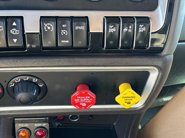 2025 Kenworth W900 Dump