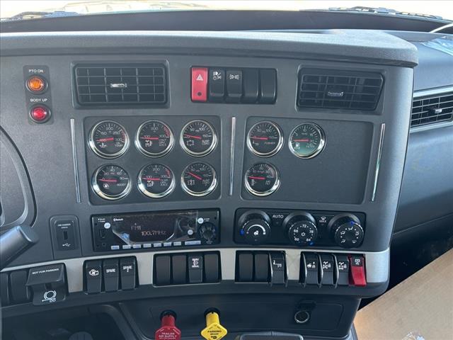 2025 Kenworth T880 Dump