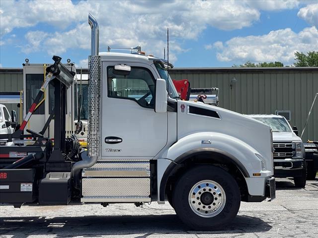 2025 Kenworth T880 Rolloff