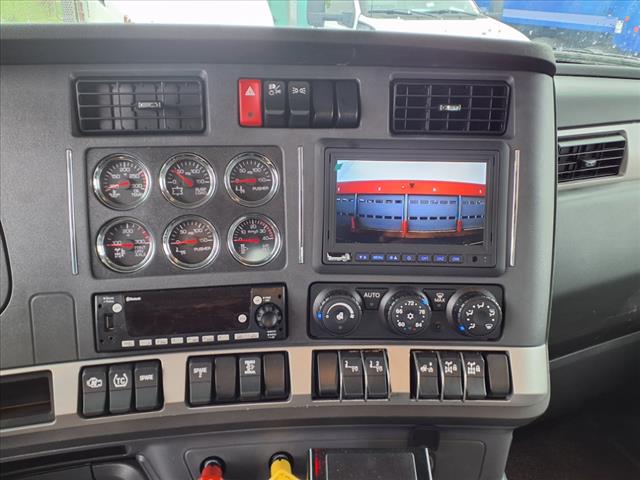 2025 Kenworth T880 VACUUM
