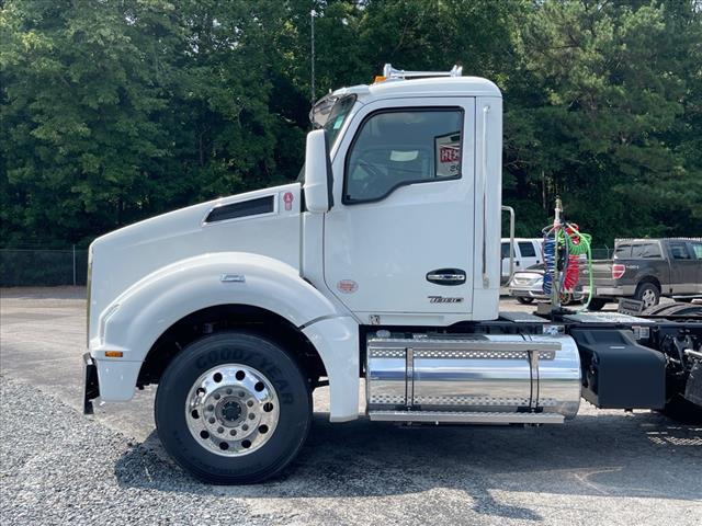 2025 Kenworth T880 Day Cab