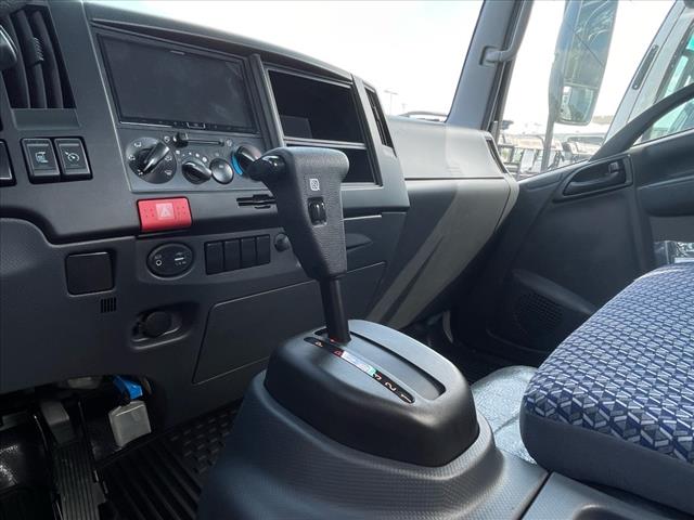 2025 Isuzu NRR Chassis