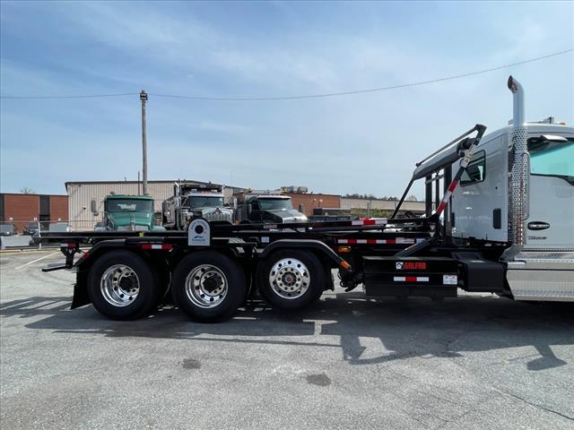 2025 Kenworth T880 Tri-Axle
