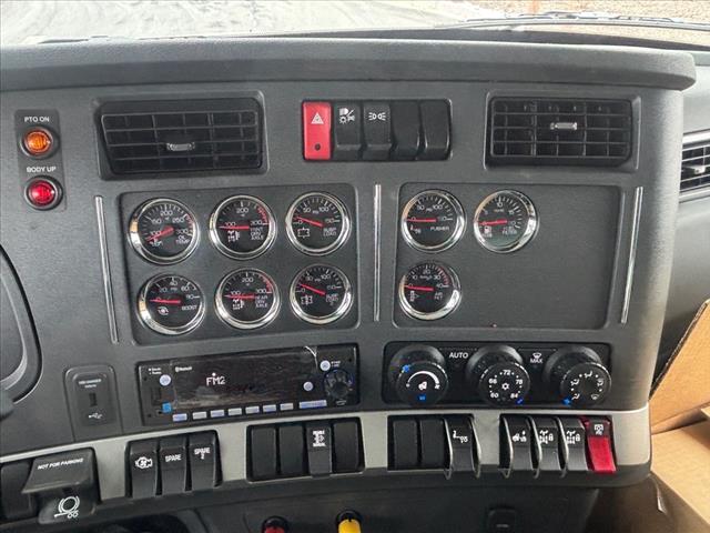 2025 Kenworth T880 Dump