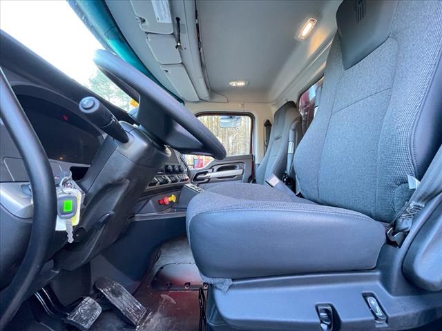 2025 Kenworth T880 Dump
