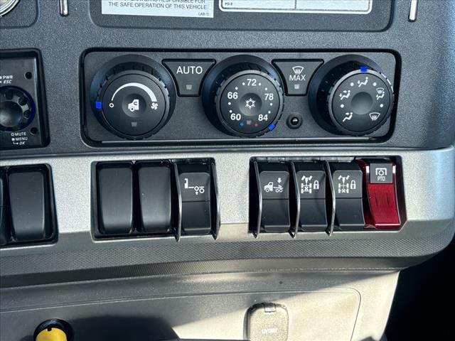 2025 Kenworth T880 Rolloff
