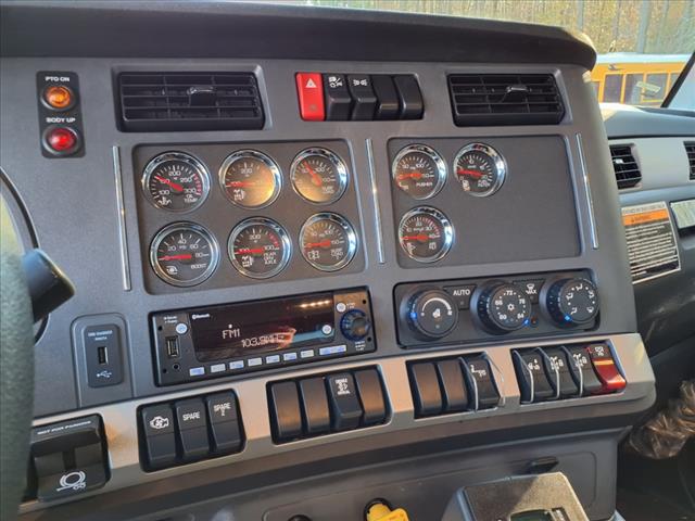 2025 Kenworth T880 Dump
