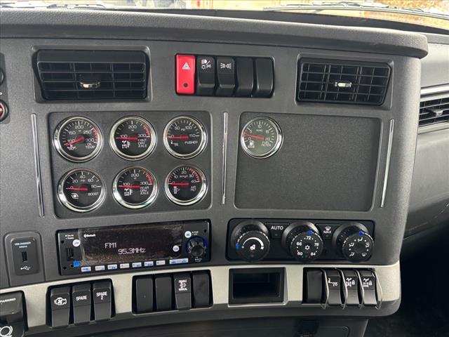 2025 Kenworth T880 Dump