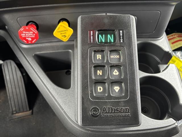 2025 Kenworth T880 Dump