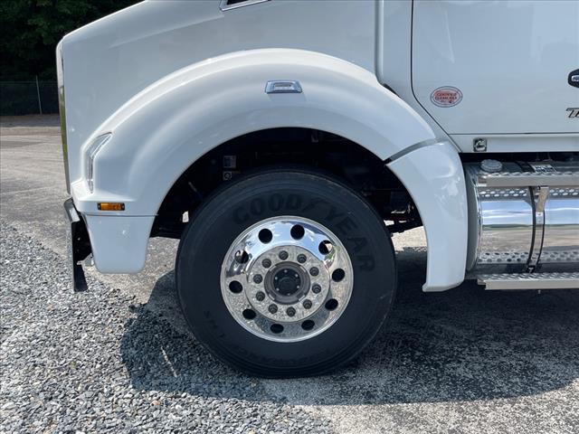 2025 Kenworth T880 Day Cab