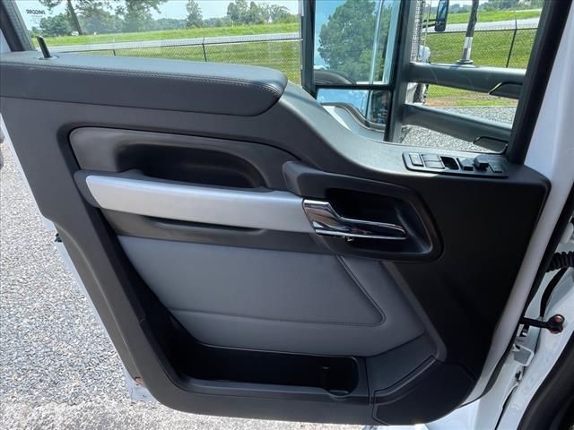 2025 Kenworth T880 Day Cab