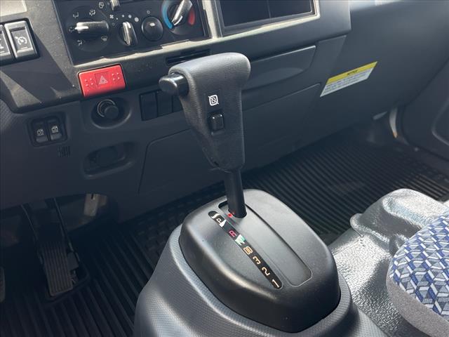 2025 Isuzu NRR Crew Cab