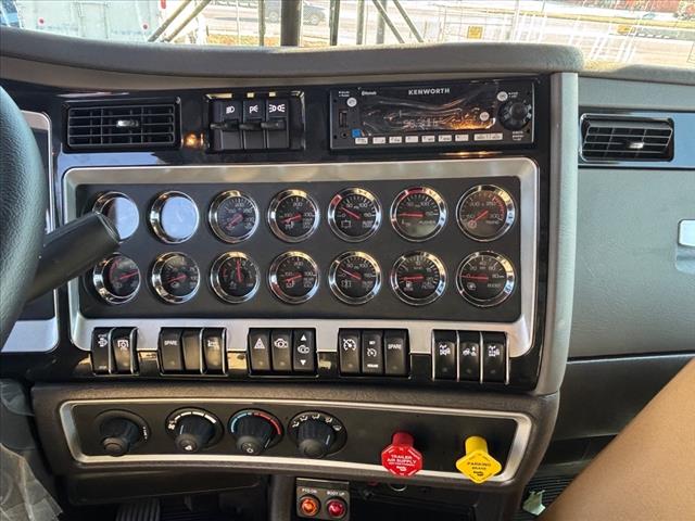 2025 Kenworth W900 Dump