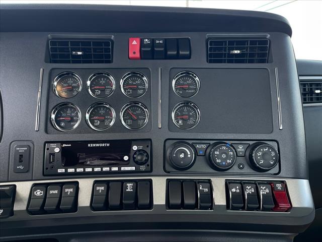 2025 Kenworth T880 Hook