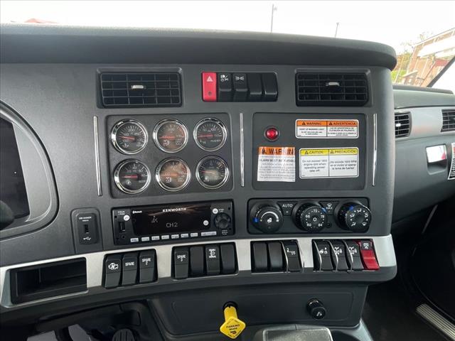 2025 Kenworth T880 Rolloff