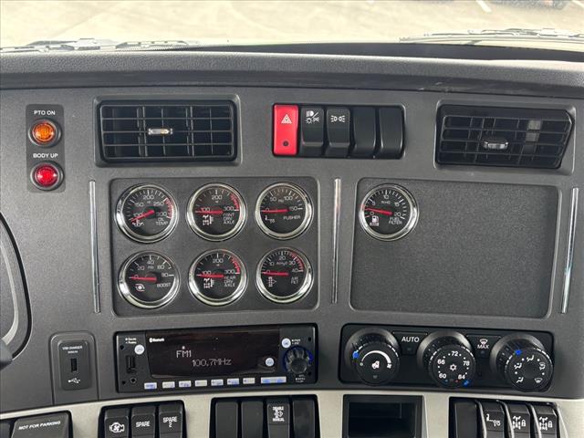 2025 Kenworth T880 Dump