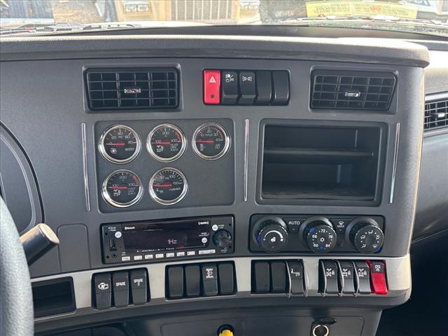 2025 Kenworth T880 Dump