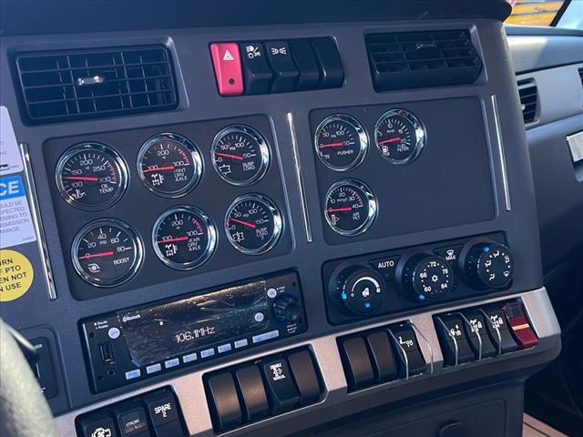 2025 Kenworth T880 Dump