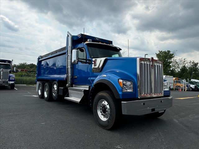 2025 Kenworth W-990 Dump Truck