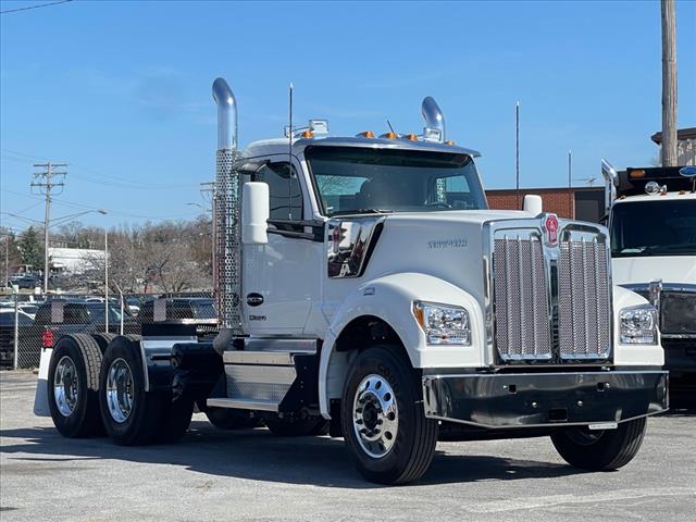 2025 Kenworth W990 Tractor