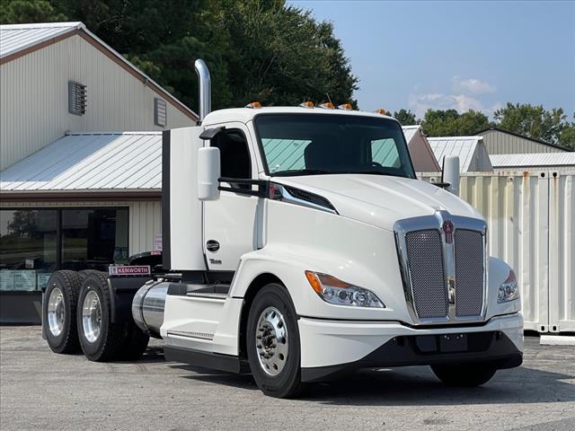2025 Kenworth T680 Day Cab