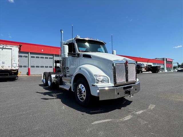 2025 Kenworth T880 Day Cab