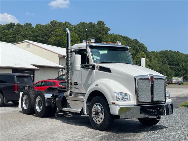 2025 Kenworth T880 Day Cab