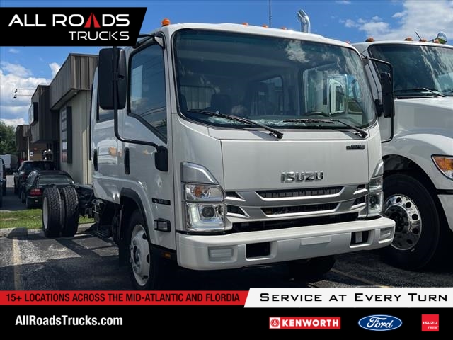 2025 Isuzu NRR Crew Cab
