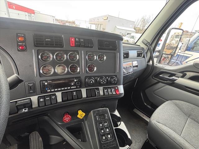 2025 Kenworth T880 Dump