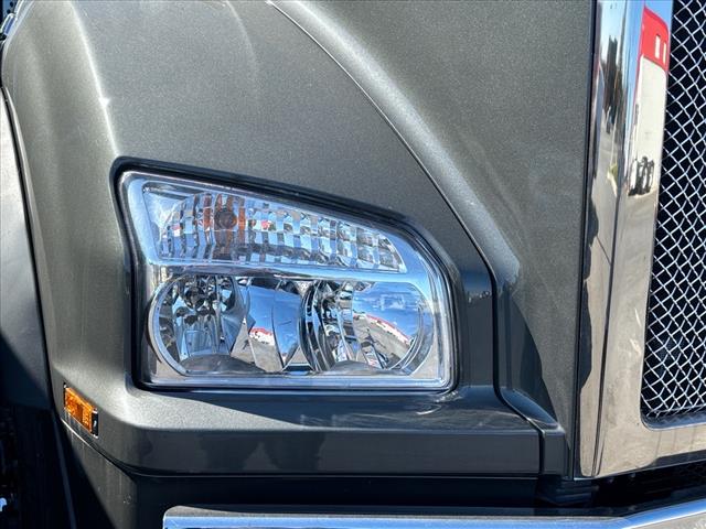 2025 Kenworth T-880 Dump