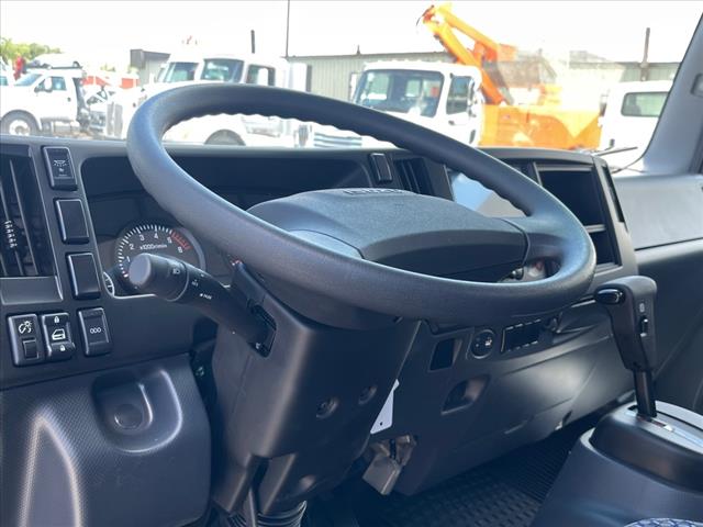2024 Isuzu NRR GAS 20' Dry Van