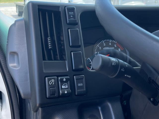 2024 Isuzu NRR GAS 20' Dry Van