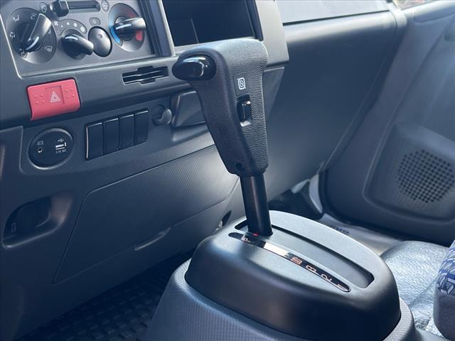 2024 Isuzu NRR GAS 20' Dry Van