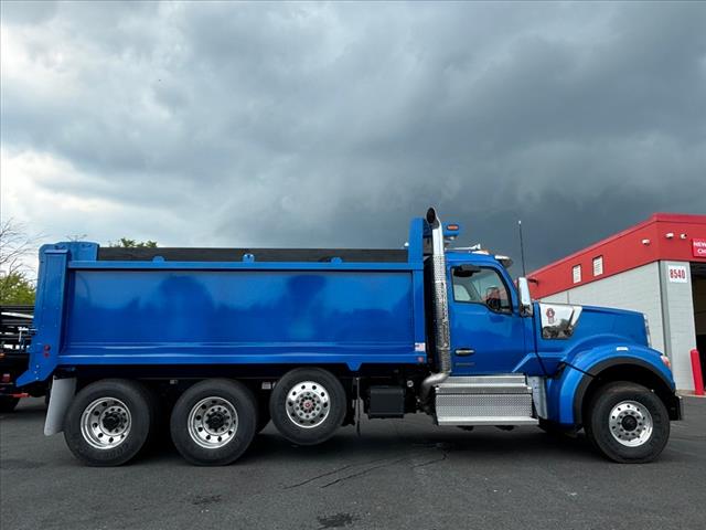 2025 Kenworth W-990 Dump Truck